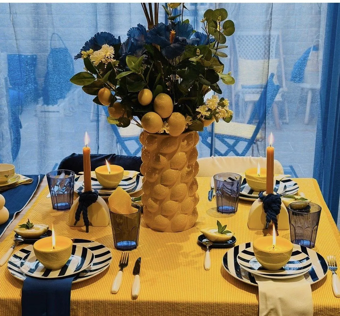 Table jaune et bleu motif citrons, collection Helios et Mykonos