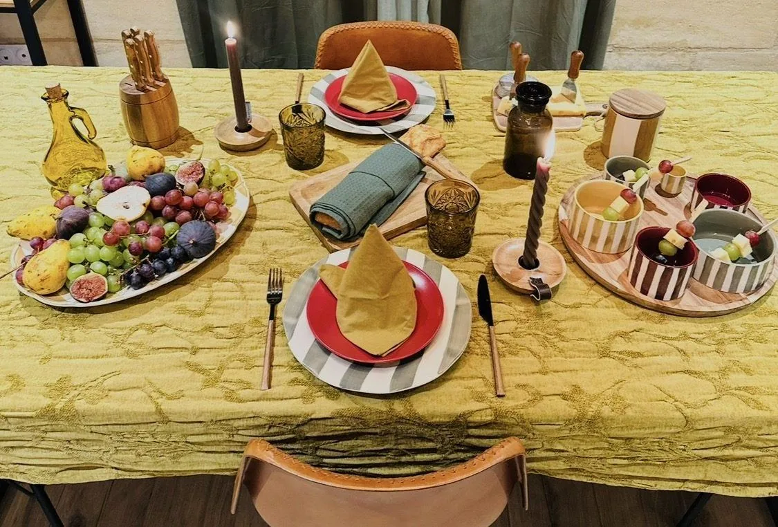 Table fruits figues raisins poire et fromage, collection Mi-Figue Mi-Raisin
