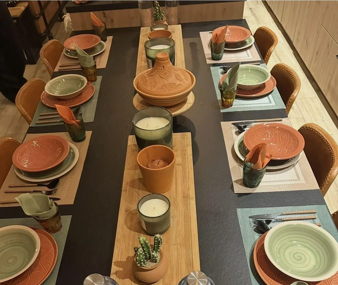Table dressee terracotta et eucalyptus, collection Menthe Olive Ble et Terre